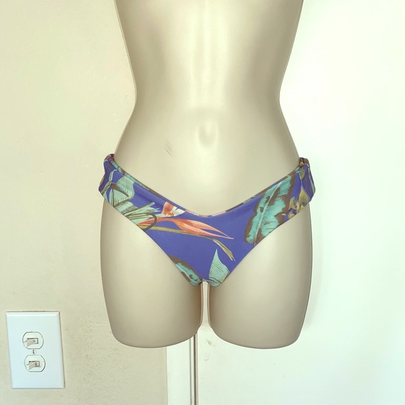 Best Bikini Thong Ever - Picture 1 of 6